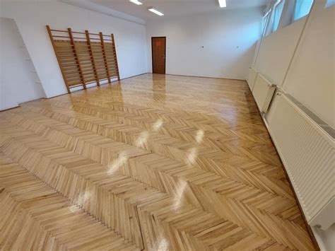 Viaszolt parketta felületének polírozása