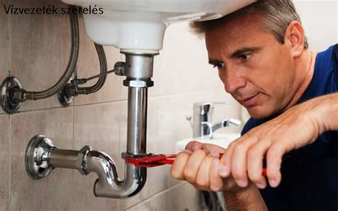 Vízvezeték szerelő mérőszalaggal