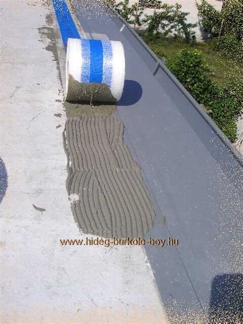 Eresz alatti burkolat