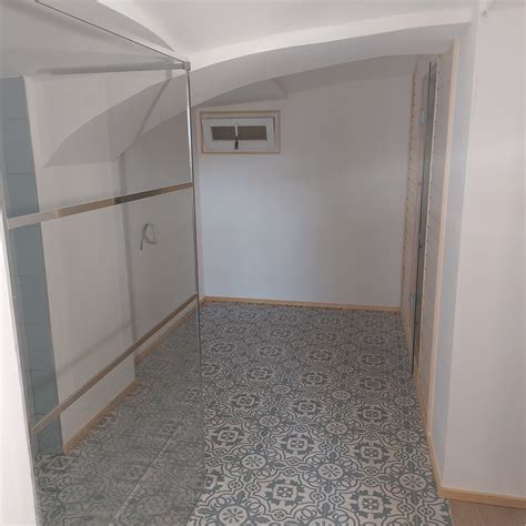 Klasszikus mintájú padlóburkolat