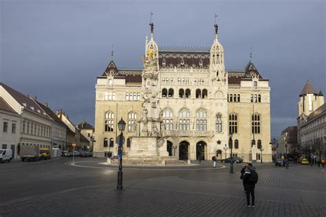 Felújított panelépület Budapesten