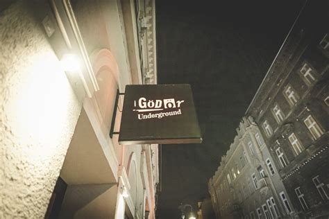 Alapozási gödör ásása