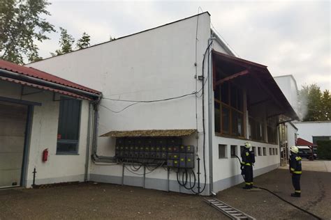 Szállítószalagok egy ipari üzemben