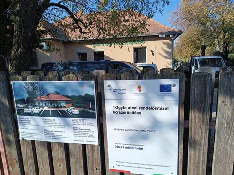 Napfénynek kitett építési tábla