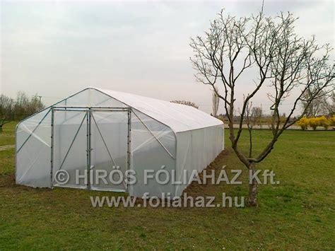 Fóliasátor zöldségekkel