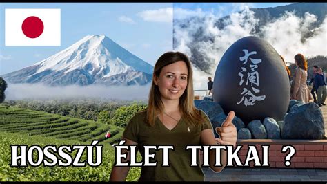 Színes ruhákban zarándokló emberek a Fuji lábánál