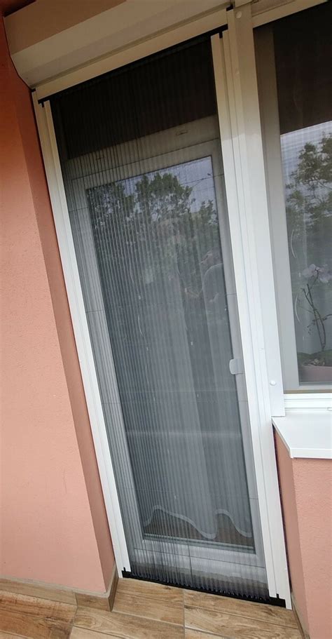 Különböző típusú redőnyök és szúnyoghálók bemutatása