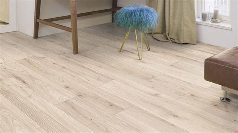 Laminált padló egyenetlen aljzaton