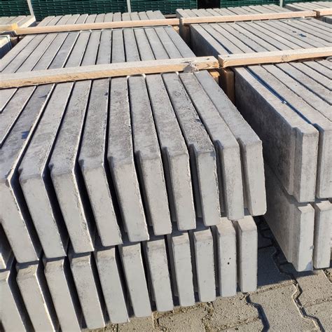 Beton lábazati elem téglamintával