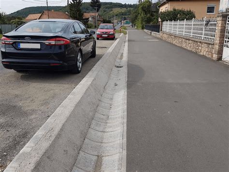 Vízgyűjtő árok és folyóka elhelyezése