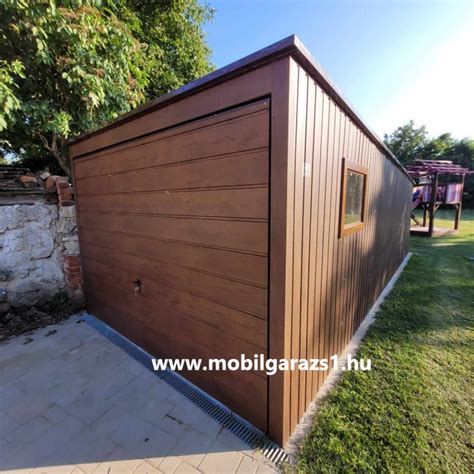 Különböző színű lengyel mobilgarázsok