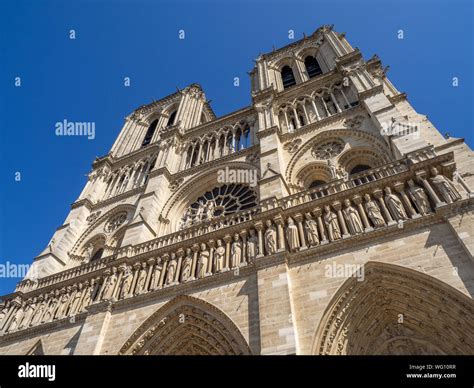 Notre Dame de Paris exterior