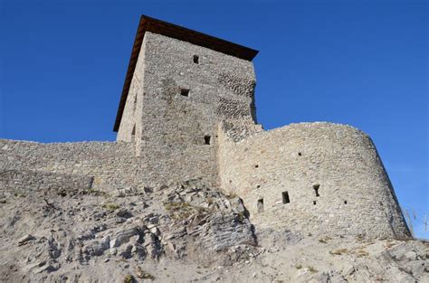 Kőfalazat építése