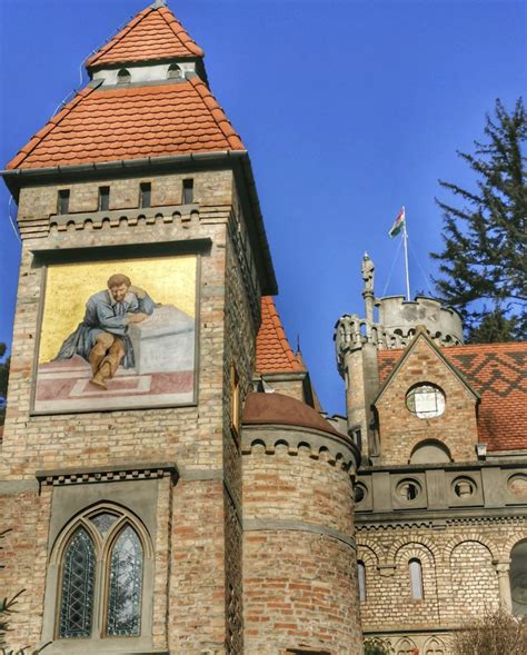 Kőművesek dolgoznak egy vár falán