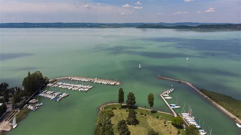 A balatonföldvári kikötő átépítése után