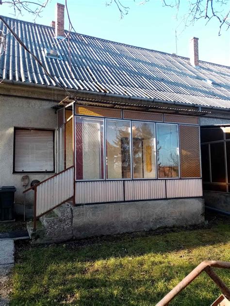 Felújításra váró vályogház Poroszló külterületén
