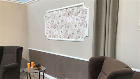 Fali díszlécből kialakított dekoratív keret