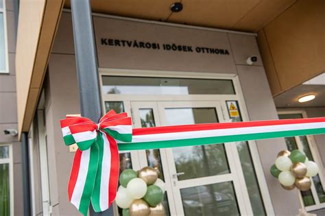 Kertvárosi utca játszótérrel