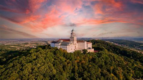 Pannonhalmi Apátság panorámával