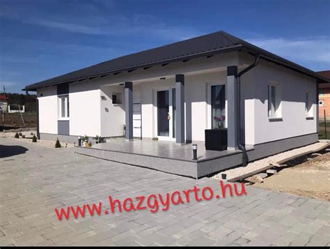 Különböző méretű könnyűszerkezetes házak