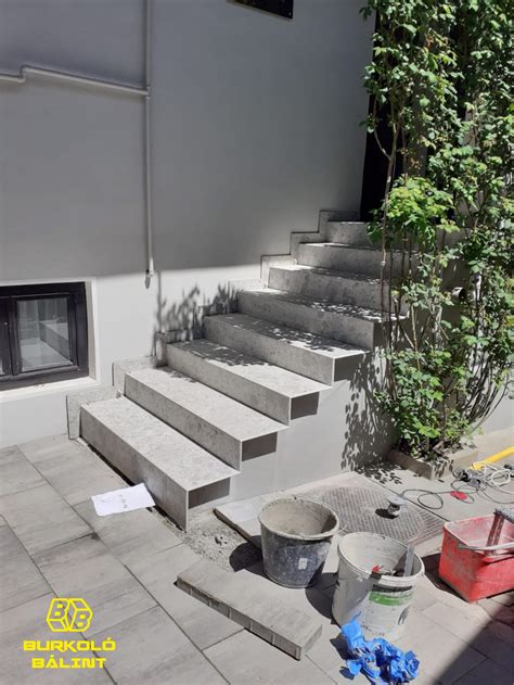 Betonozott kültéri lépcső alap