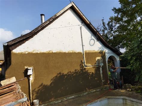 Vályogház külső homlokzata
