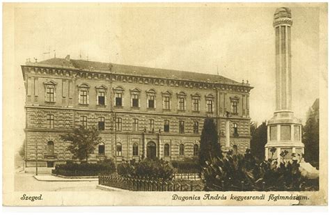 Szeged városképe festett épületekkel