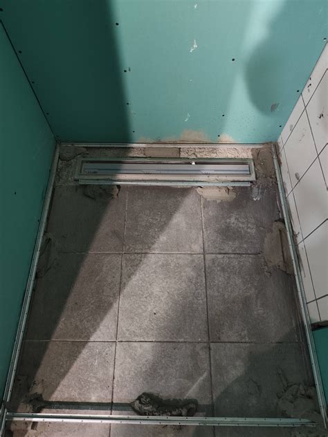 burkolás és padlóburkolat összehasonlítás