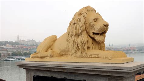 Budapesti LEGO oroszlán a hídfőn
