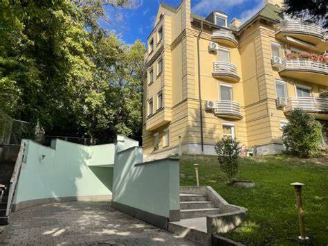 panorámás kilátás a XI. kerület egyik liftesházának erkélyéről