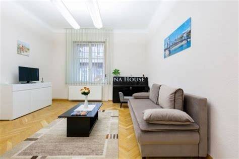felújított téglalakás Budapest képe