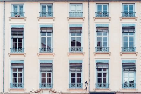 vizuális differenciakép franciaerkély és loggia között