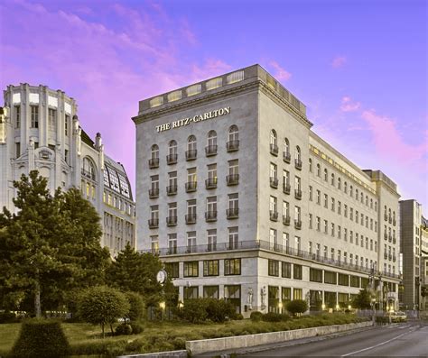 Budapest Ritz-Carlton falak és szobrok