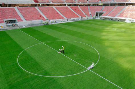 képek az 1953-as Népstadionról és az új Puskás Arénáról
