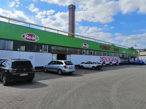 Fenyő Barkács Kft. üzlet homlokzata Balatoni út 46