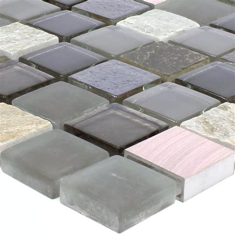 Levendula mozaik csempék fürdőszoba falán