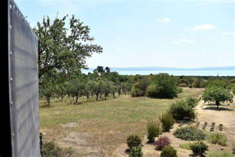 panorámás telek Alcsútdoboz főutcája